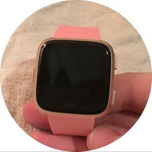 Rose Gold Fitbit Versa 2 with new pink band 🌸